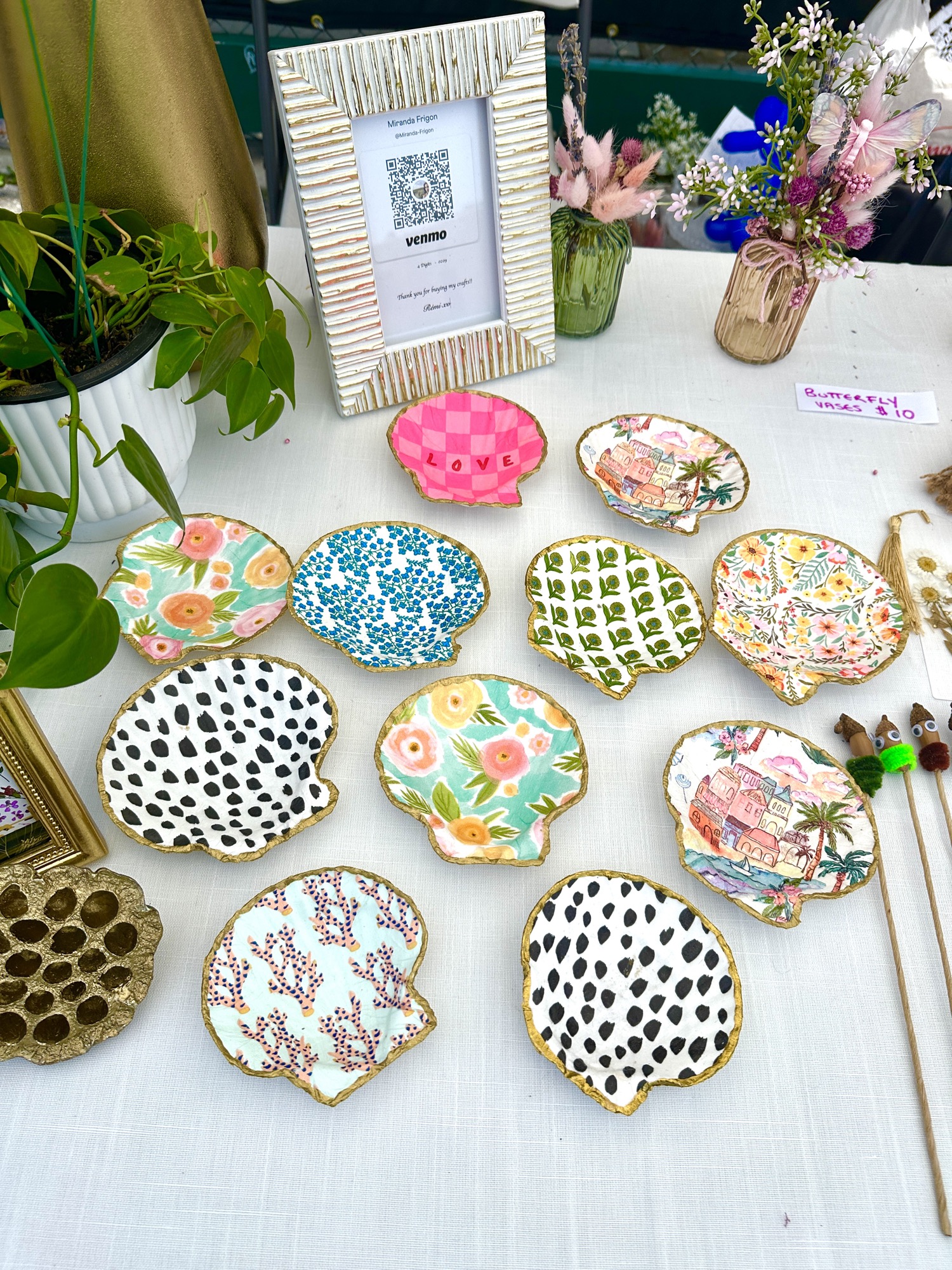 Seashell trinket tray display